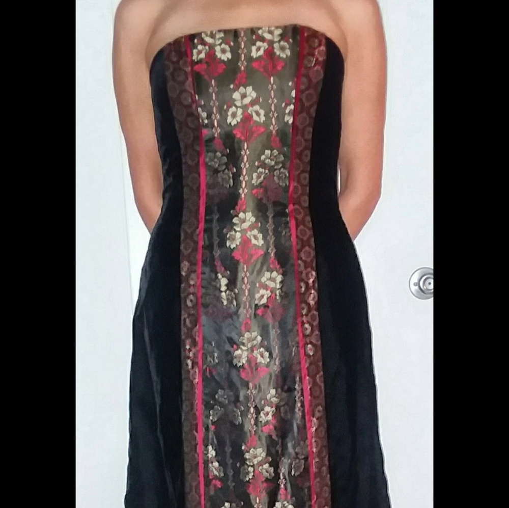 STRAPLESS BLACK VELVET GOWN